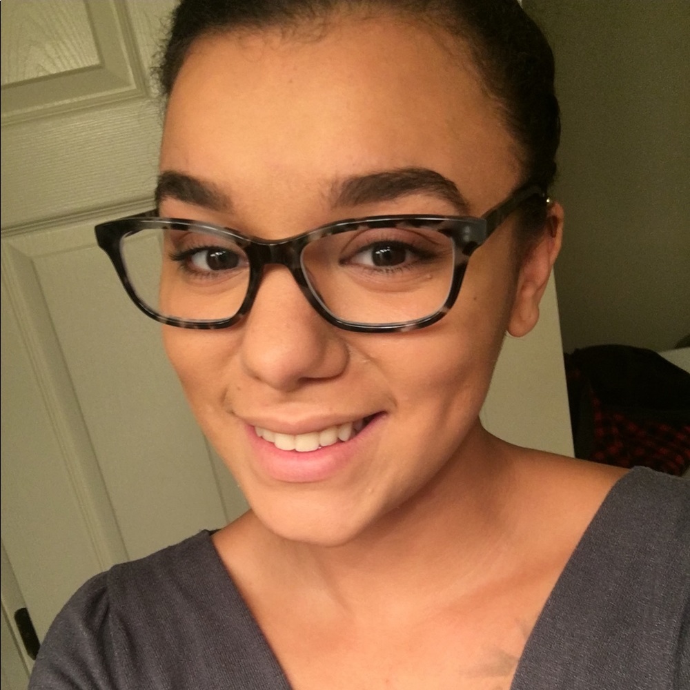 Meet your Posher, Danielle